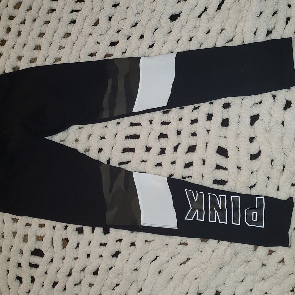 PINK Yoga Black leggings. Camo/ white detail. - Picture 5 of 5